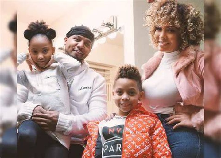 
Meet Brhea Phoenix – Rapper Juelz Santana’s Baby Mama and Mother of LaRon Louis James Jr.
