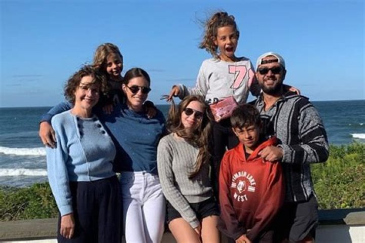 
Meet Ella Rose De Niro And Alexandria De Niro – Photos Of Claudine De Matos’ Daughters
