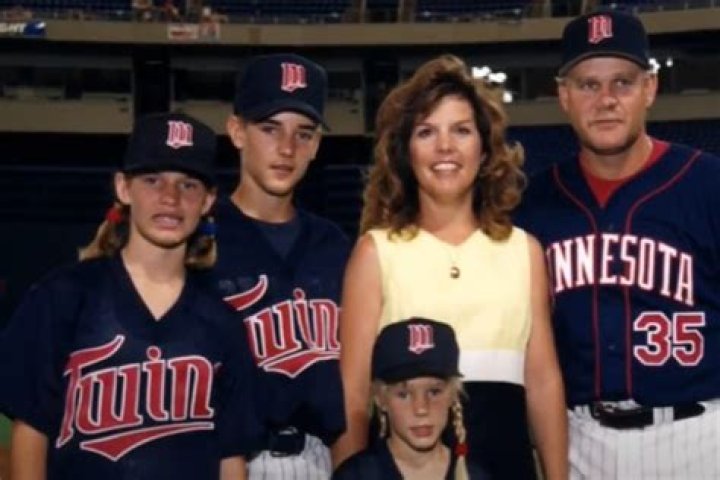 
Meet Tiffany Gardenhire And Tara Gardenhire – See What Ron Gardenhire’s Daughters Are Doing Now?

